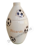 Urn met voetballen 